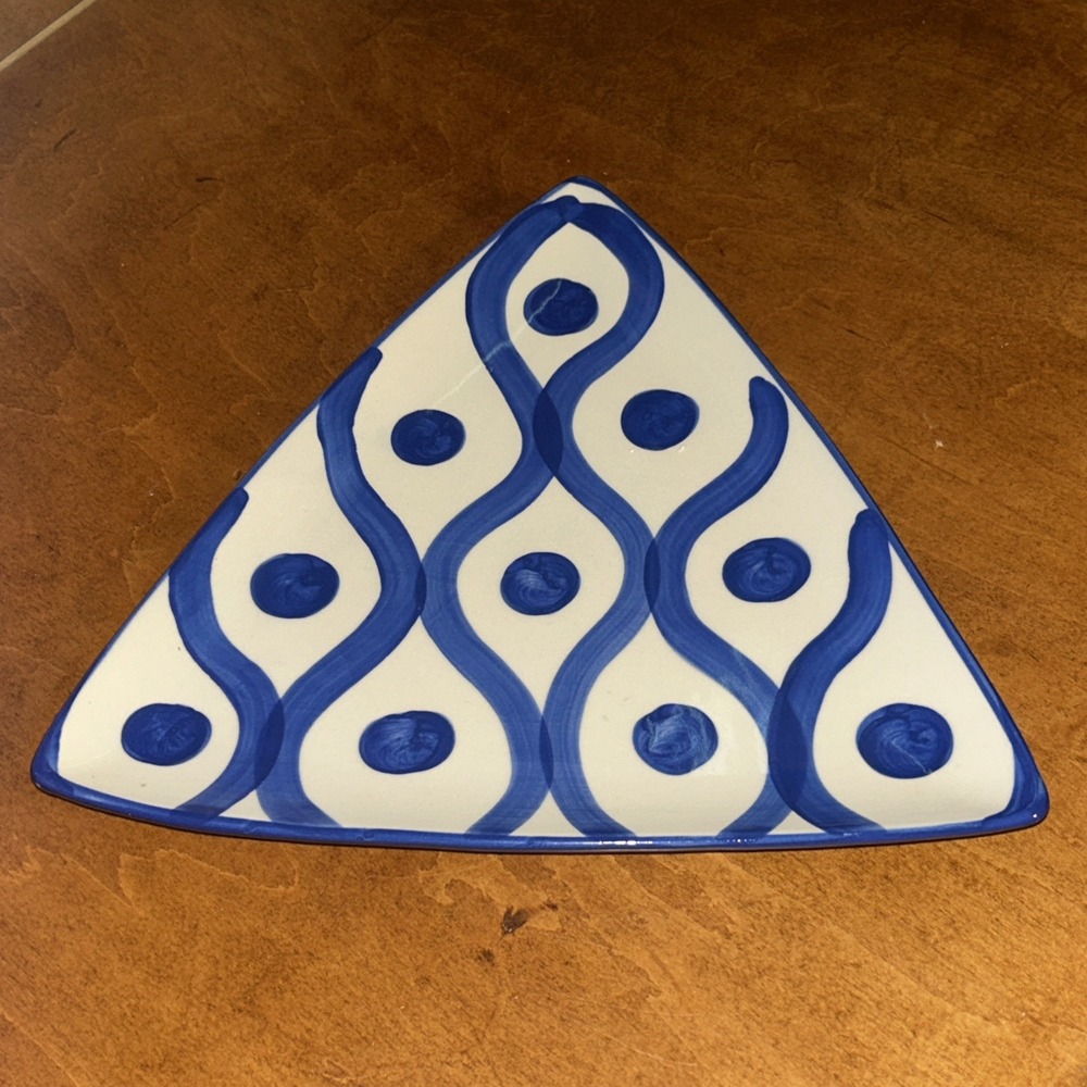 Hand Painted Triangle Plate Signed by Gail Pittman‎ Blue & White Dots & Waves
